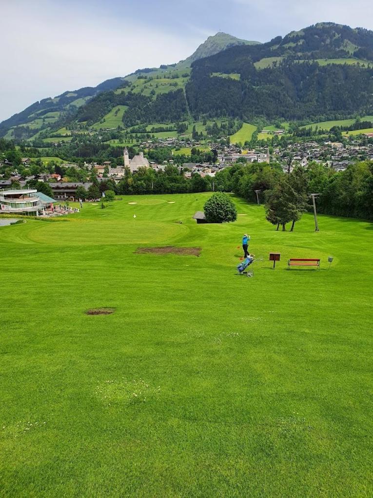 Retro Apartment Kitzbuehel ภายนอก รูปภาพ